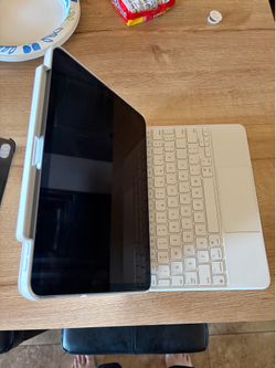 Apple 11 inch Ipad Magic Keyboard