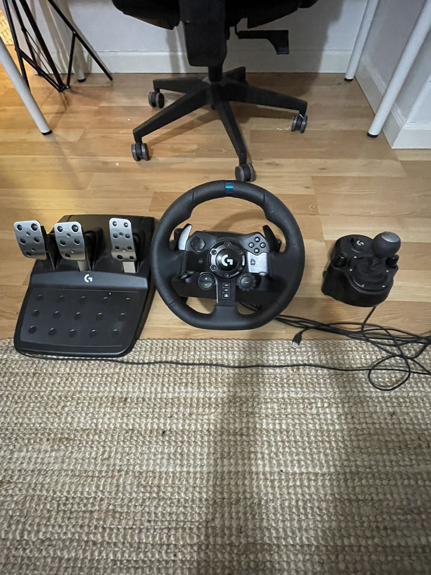 Logitech G923 Steering Wheel & Shifter