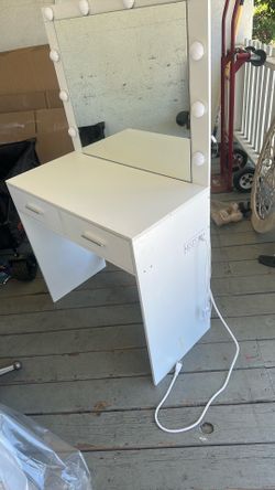 Kids vanity