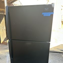 Whirlpool Refrigerator Black (29.5(w) x 65.5(h) x 28.76(d)