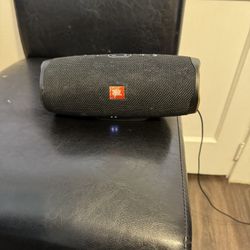 JBL Charge 4 Bluetooth Speaker