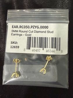 5mm Round Cut Diamond Stud Earrings in Yellow Gold