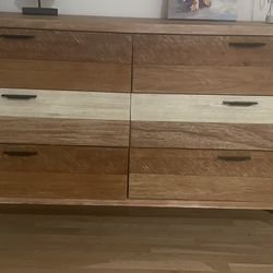 Dresser And 2 Nightstands 