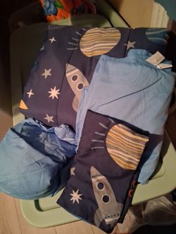 Twin bed set them space