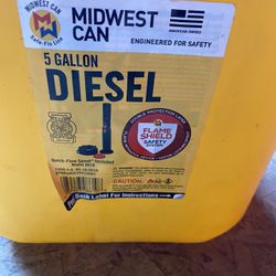 5 Gallon Plastic Fuel Can 