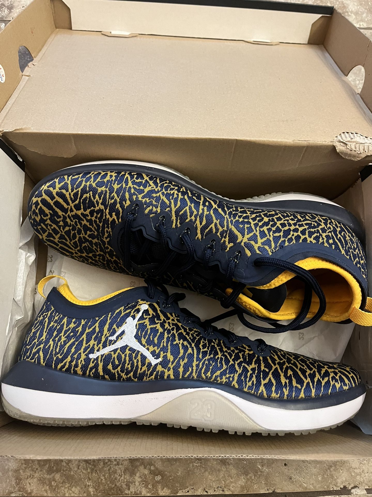 Nike - Size 9 (men’s)