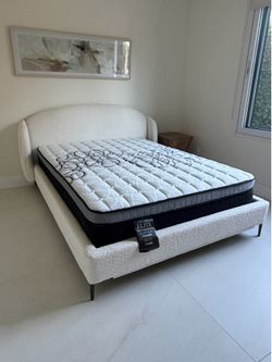 •  Elite Bamboo Luxe queen 12” pillow top.      New mattress in a plastic sealed.     We offer same day delivery  Venta de colchones  ☎️📲call or Tex 