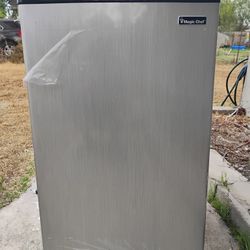Magic Chef Compact Mini Fridge And Freezer 3.5 