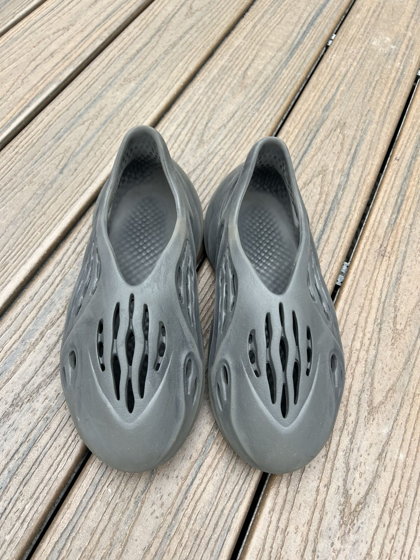Adidas Yeezy Foam Runner 'Carbon'