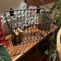HANGING WIRE BASKET