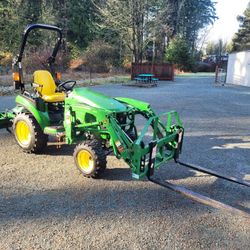 2018 John Deere 2025R 
+ attachments 