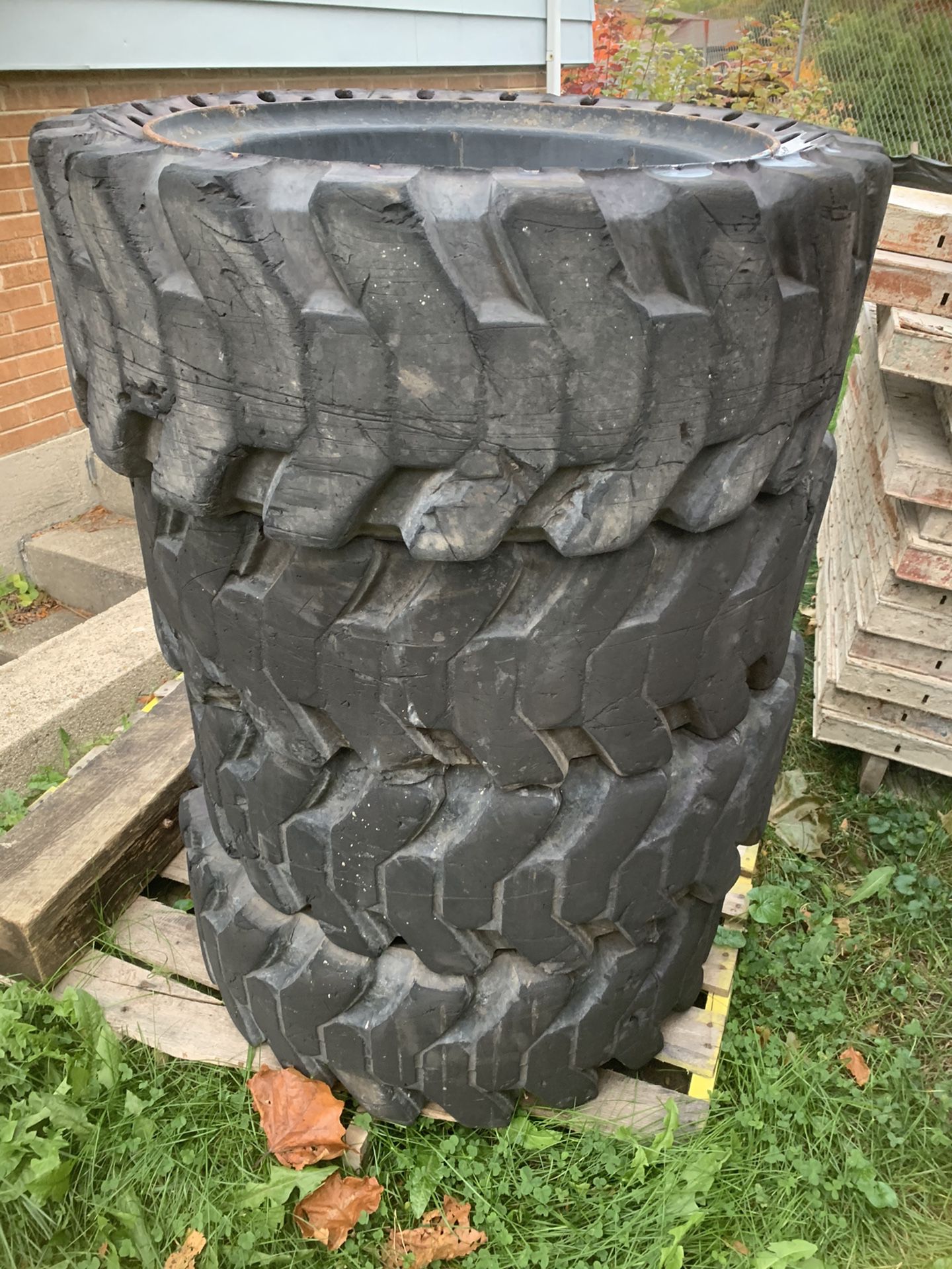 Solid Rubber Bobcat Tire