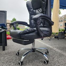 Swivel Office Chair w/Adjustable Footrest! REDUCED!