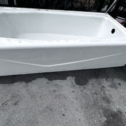 Metal Kohler 55 Gallon Bathtub - Drain Location RIGHT