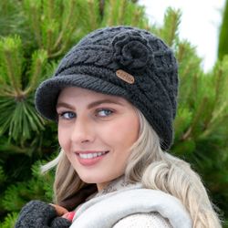 Nwt Erin kNitwear Aran Trellis Design Peak Hat Charcoal