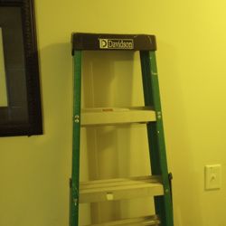 6 Foot Sturdy Ladder 