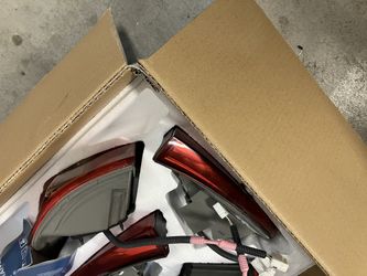 2011 Lexus IS350 Headlights & Tailights