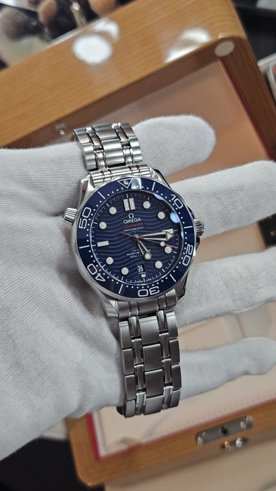 Omega Seamaster 300M-Blue Exellent Condition.