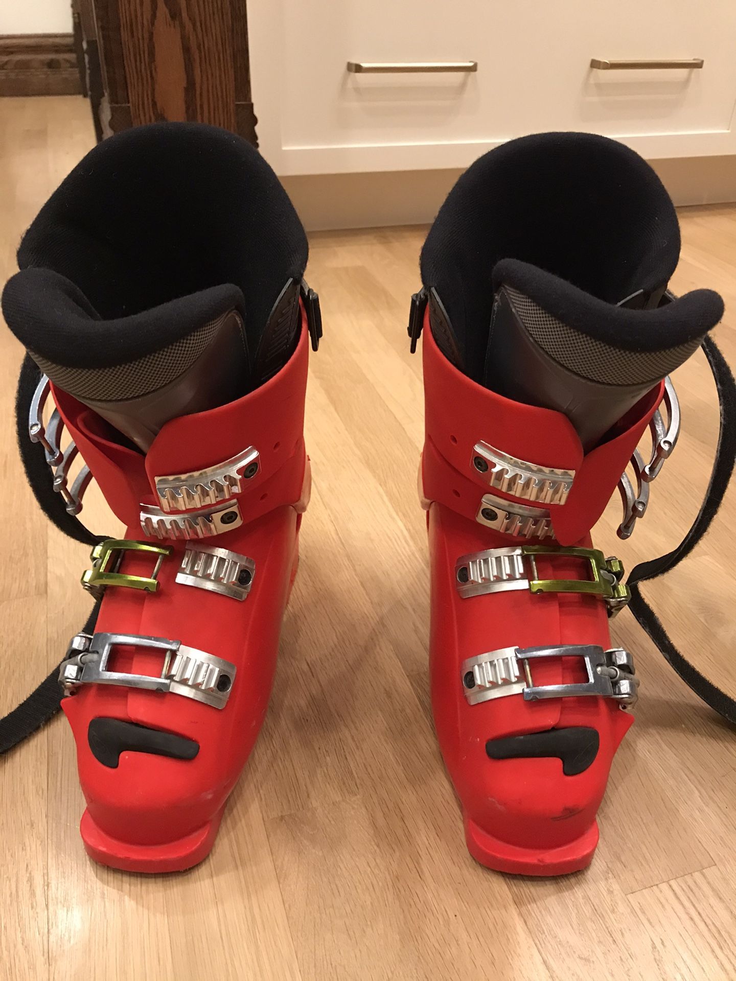 Salomon ski boots 25.0