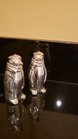 Penguin salt and pepper shakers