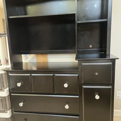 Dresser & Hutch