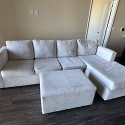 WHITE SECTIONAL COUCH NEED GONE GREAT CONDITION