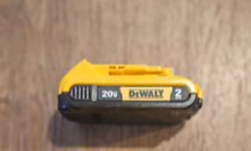 New Dewalt 20-Volt MAX Lithium-Ion 2.0Ah Battery