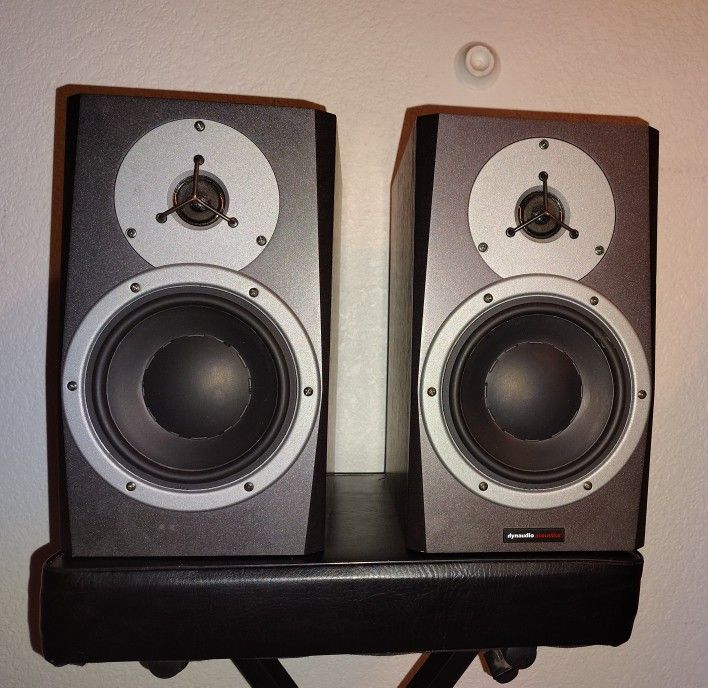 A Pair Of Dynaudio BM5A Powered Studio Monitors In Great Working Condition With Power Cords