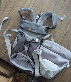 Ergobaby Four Position 360 Cool Air Baby Carrier with Infant Insert Like new.