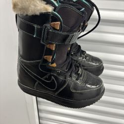 Nike ladies 6.5 Air Force 1 Snowboard Boots