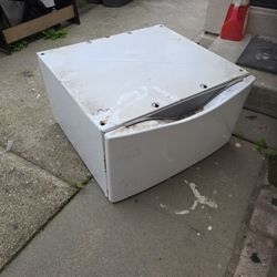 Free washer/Dryer pedestal. 