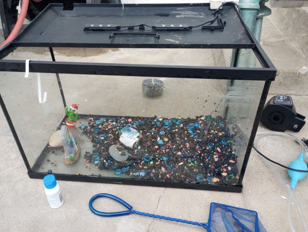 Aquarium 2.5 Gallon 27 Pounds Comes W Lights Filter Automatic Feeder , Net, Rocks , Accessories 