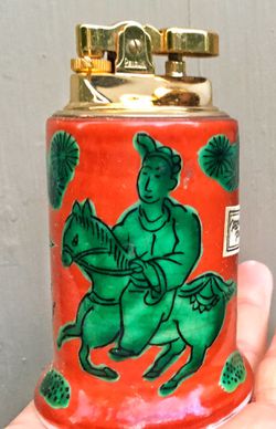 Mid century fitz & Floyd Chinese red and green signed ceramic porcelain table lighter