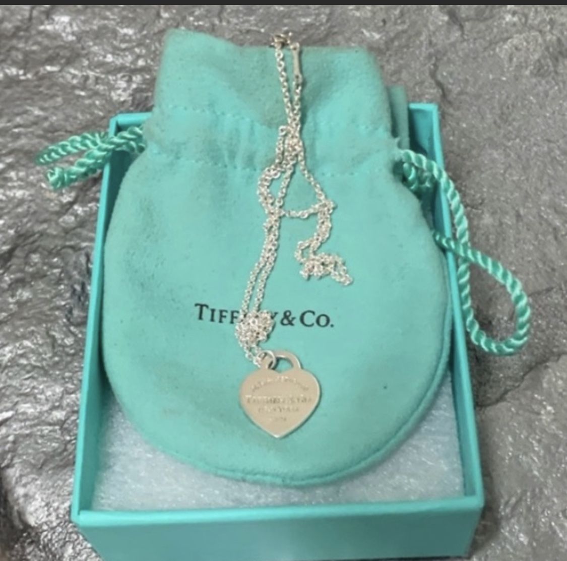 Tiffany & Co MED authentic Rare & beautiful Return to Tiffany pendant w 15” Peretti necklace comes with pouch/ like new ! Never wore necklace $165