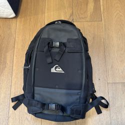 Quicksilver Backpack Snowboard/skateboard 