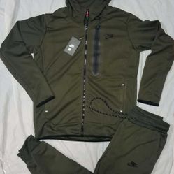 Nike Techs Olive Green 3x