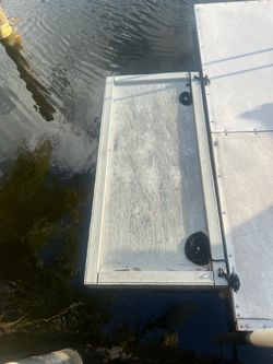 Free floating dock