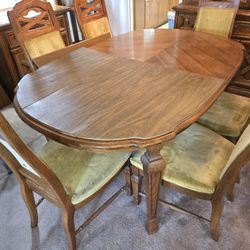 Dining Table w/ 2 Leaves, 6 Chairs, & Cover