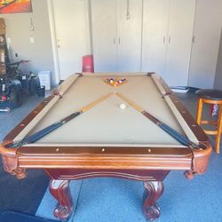 Pool table 8ft ( free delivery & set up & new color felt of your choice 