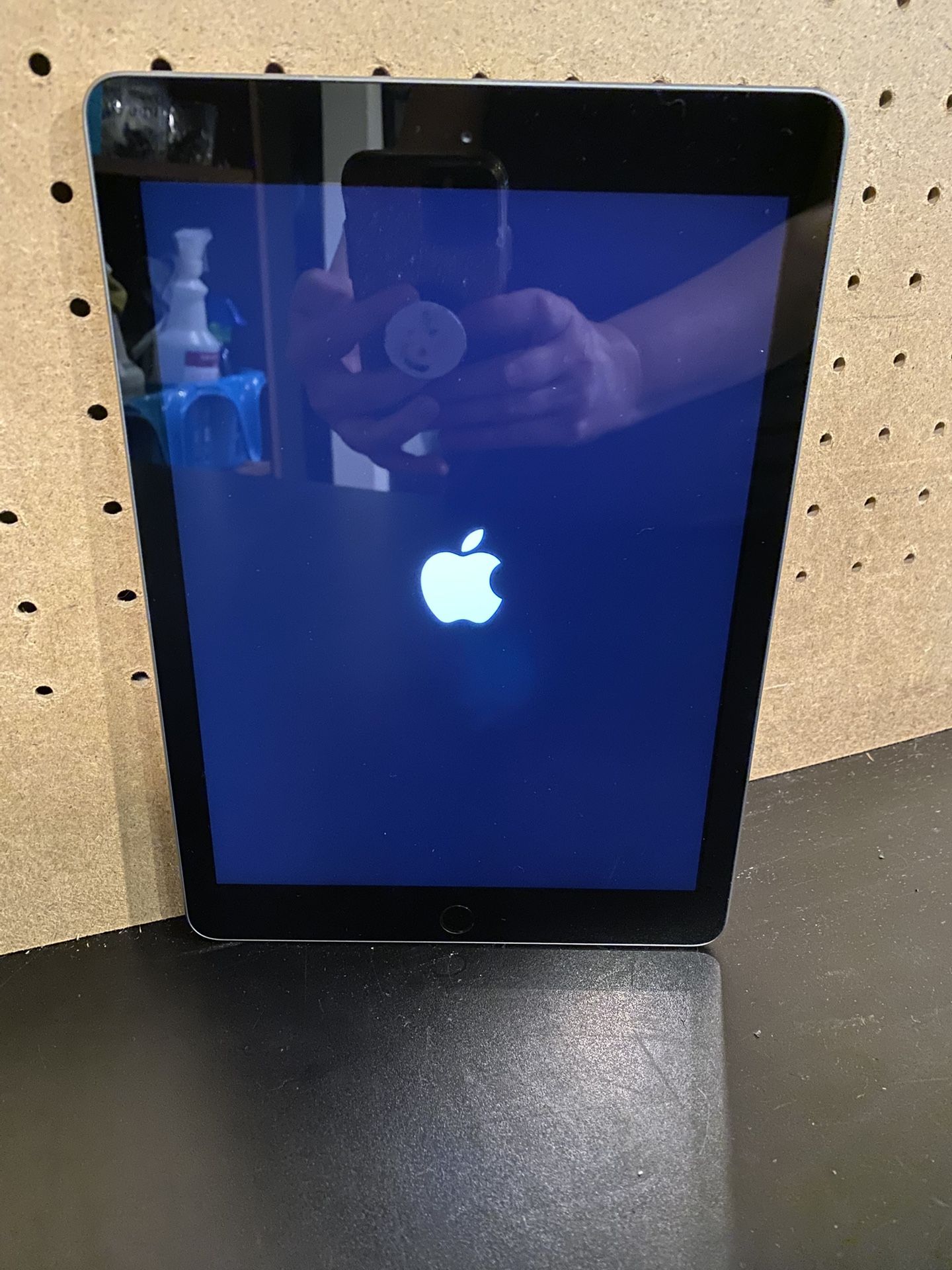 iPad 5th Gen with 9.7 inch screen, WiFi ONLY! IOS 16.7.12