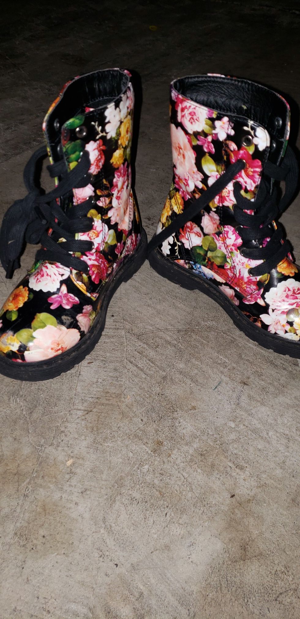 Cute girl boots size 11