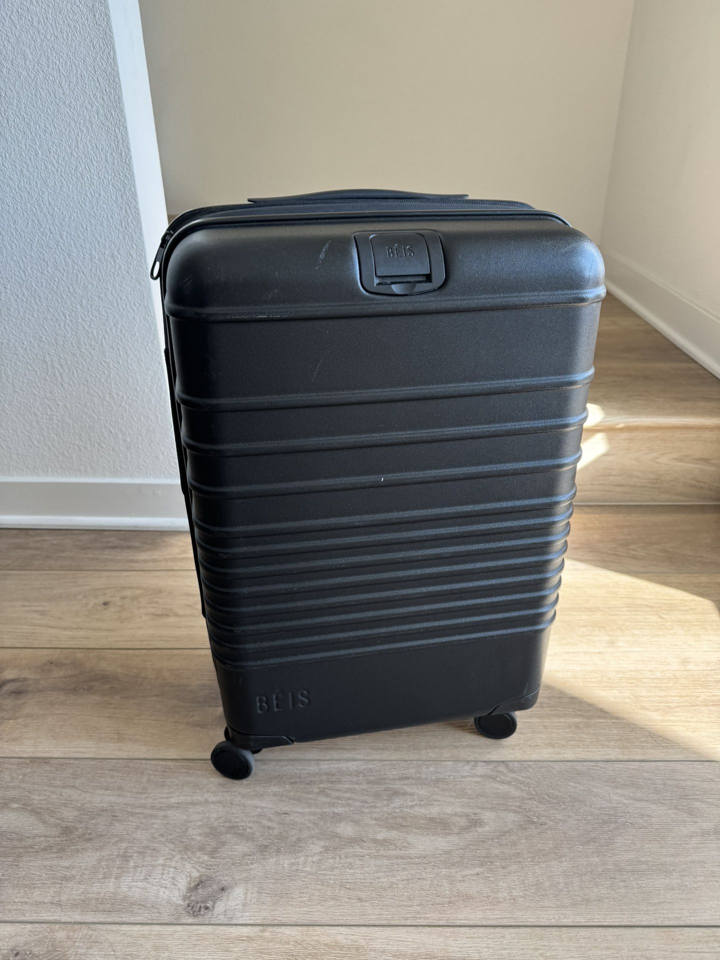 Beis Carry On Luggage black