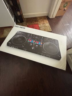 Pioneer DJ DDJ-REV5 Scratch-Style 2-channel performance DJ controller Black READ DESCRIPTION PICK UP ONLY NO TRADE 👉FIRM ON PRICE👈ONLY CASH 💵💲775
