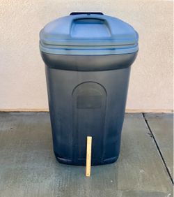 TRASH CAN WITH WHEELS, YARD, OUTDOOR
