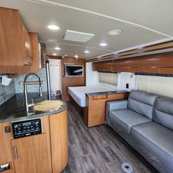 2010 Winnebago Itasca Reyo 25 R