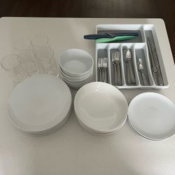 Full Kitchen Set – Plates, Bowls, Glasses & Silverware