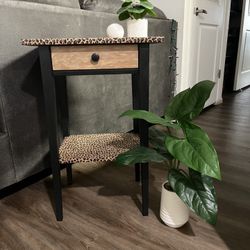 Beautiful HAND PAINTED Leopard Print Table🐆🐆🐆🐆🐆🐆