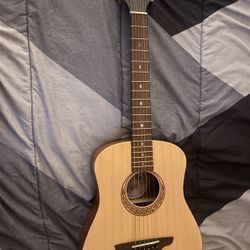 60$ Decent Guitar Bought For 200$ 2 Years Old Never Really Used 