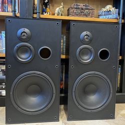 (2) Cerwin Vega Style 150w  12” 🔈 Speakers 