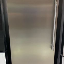 Frigidaire Professional PRDF1922AF 19 Cu. Ft. Single-Door Freezer MSRP$3299